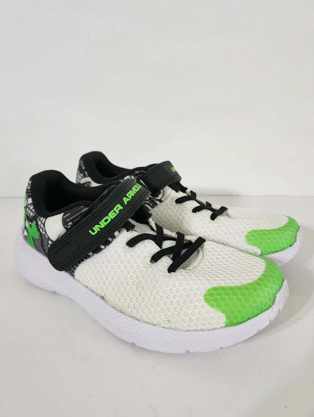 Under Armour Boys 2Y Pre-School UA Pursuit 2 Big Logo AC Colorshift Shoes
